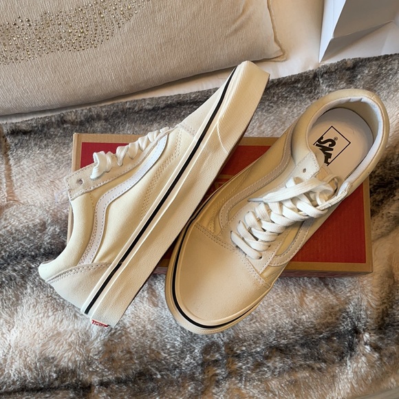 BRAND NEW VANS - Picture 2 of 3